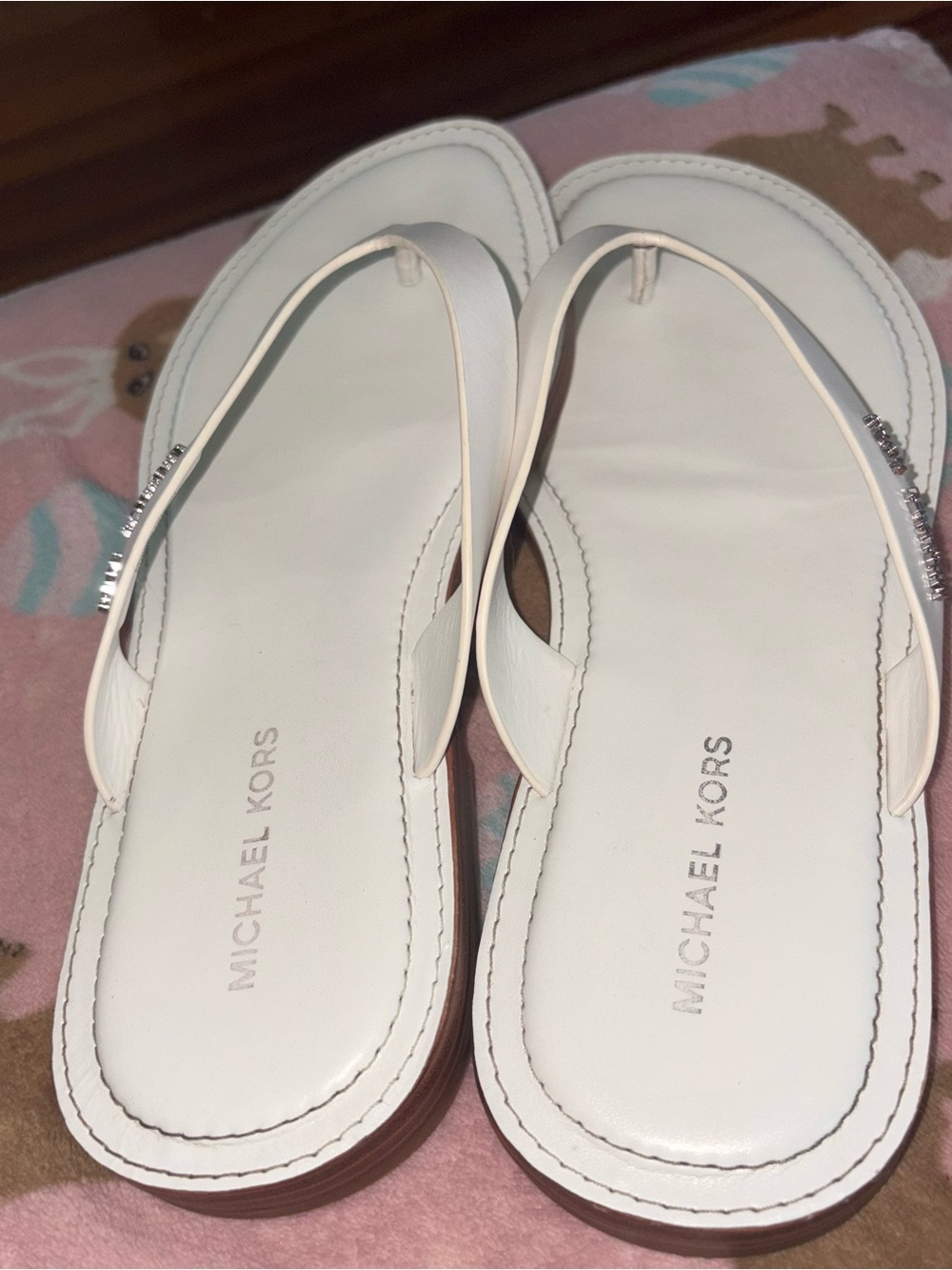 Michael Kors White Leather Thong Sandals with Logo Accent - Picture 2 of 5